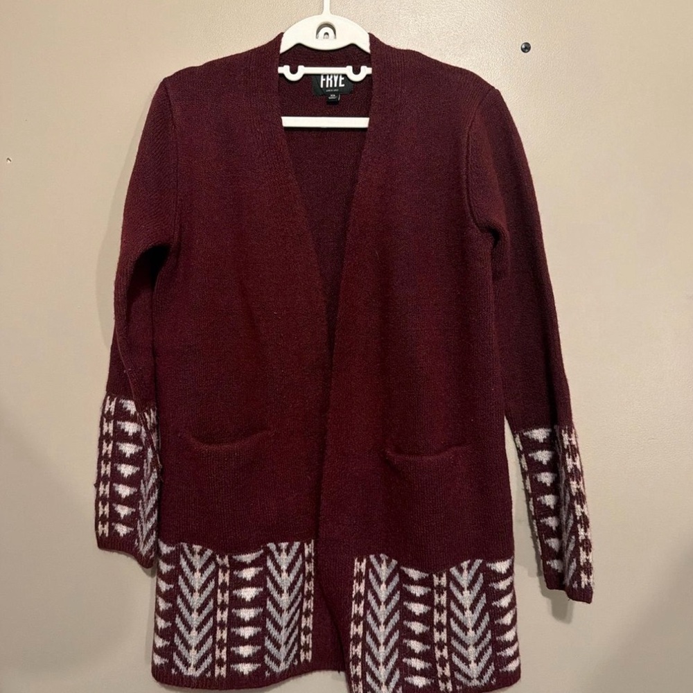 FRYE✨🤍❤️Burgundy Open-Front Cardigan with Cream Patterned Hem